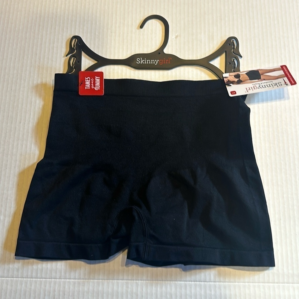 NWT Skinnygirl black shaping shapeweat seamless shorts tames the tummy size LG